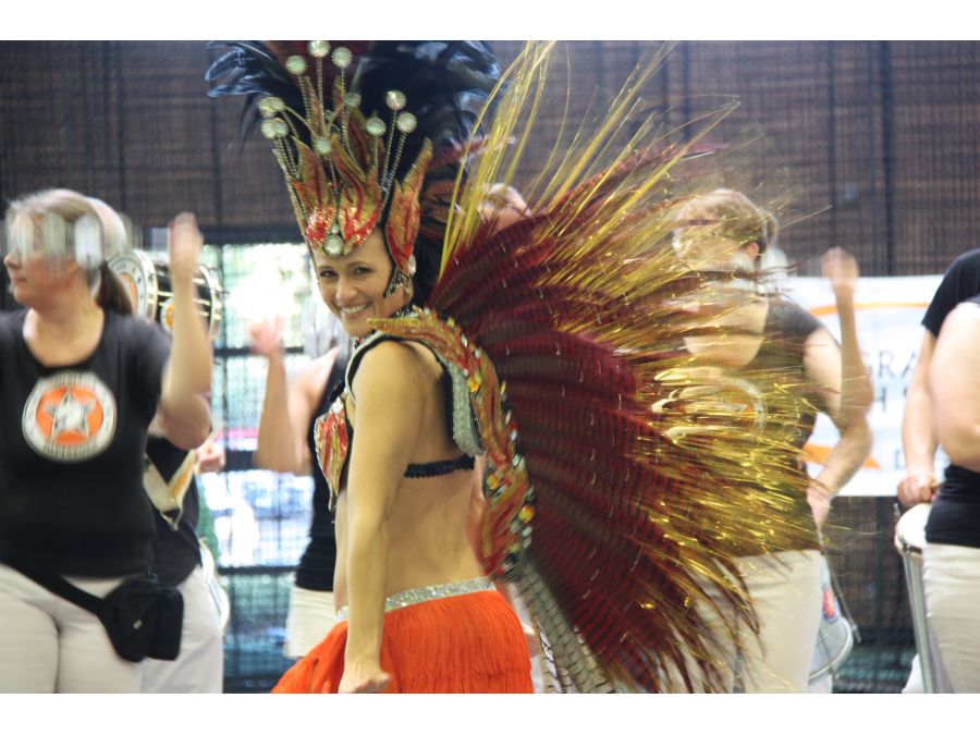 Impressionen beim Tanz aller Kulturen (Foto: © Bildungs- und Integrationszentrum, Kreis Paderborn, Johanna Leifeld)